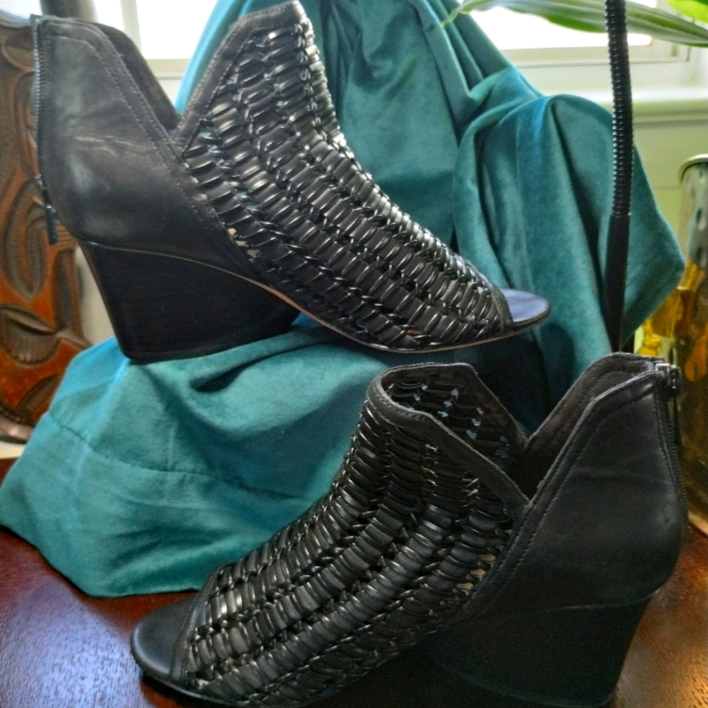 Donald Pliner Women's Jacqi Woven Black Leather Wedge Heeled Sandals